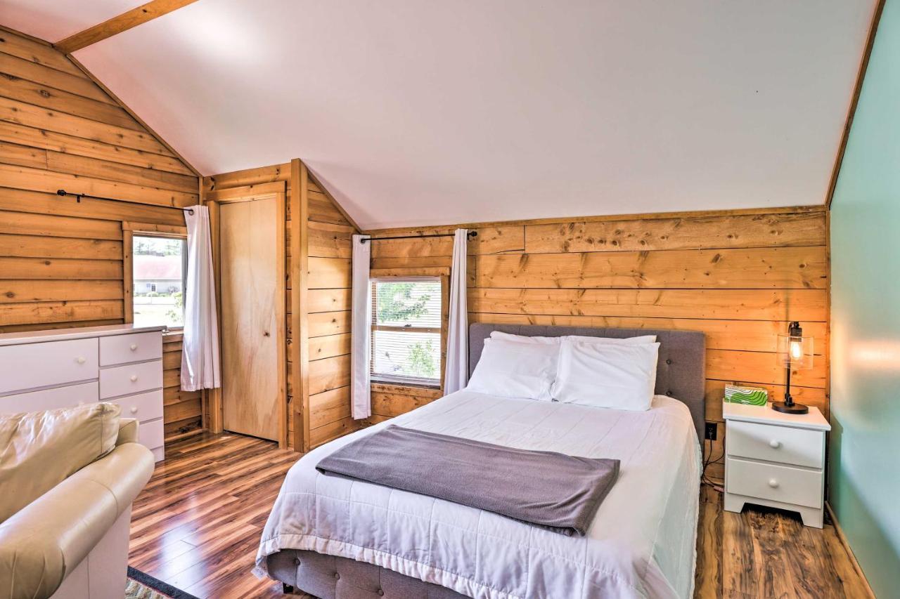 Quaint Studio With Shared Beach Walk To Suttons Bay Екстериор снимка