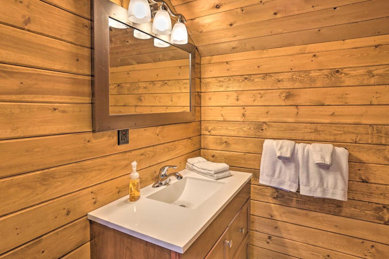 Quaint Studio With Shared Beach Walk To Suttons Bay Екстериор снимка