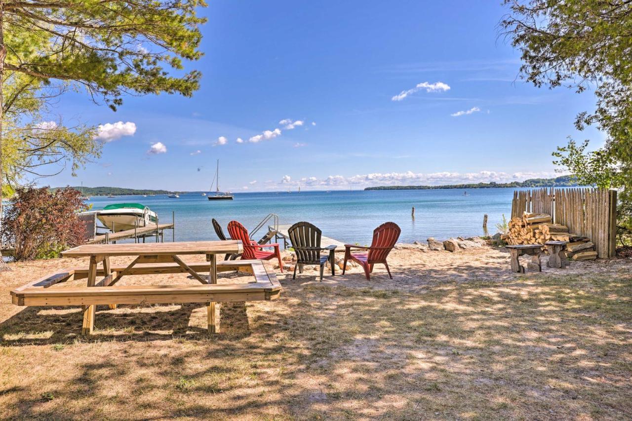 Quaint Studio With Shared Beach Walk To Suttons Bay Екстериор снимка