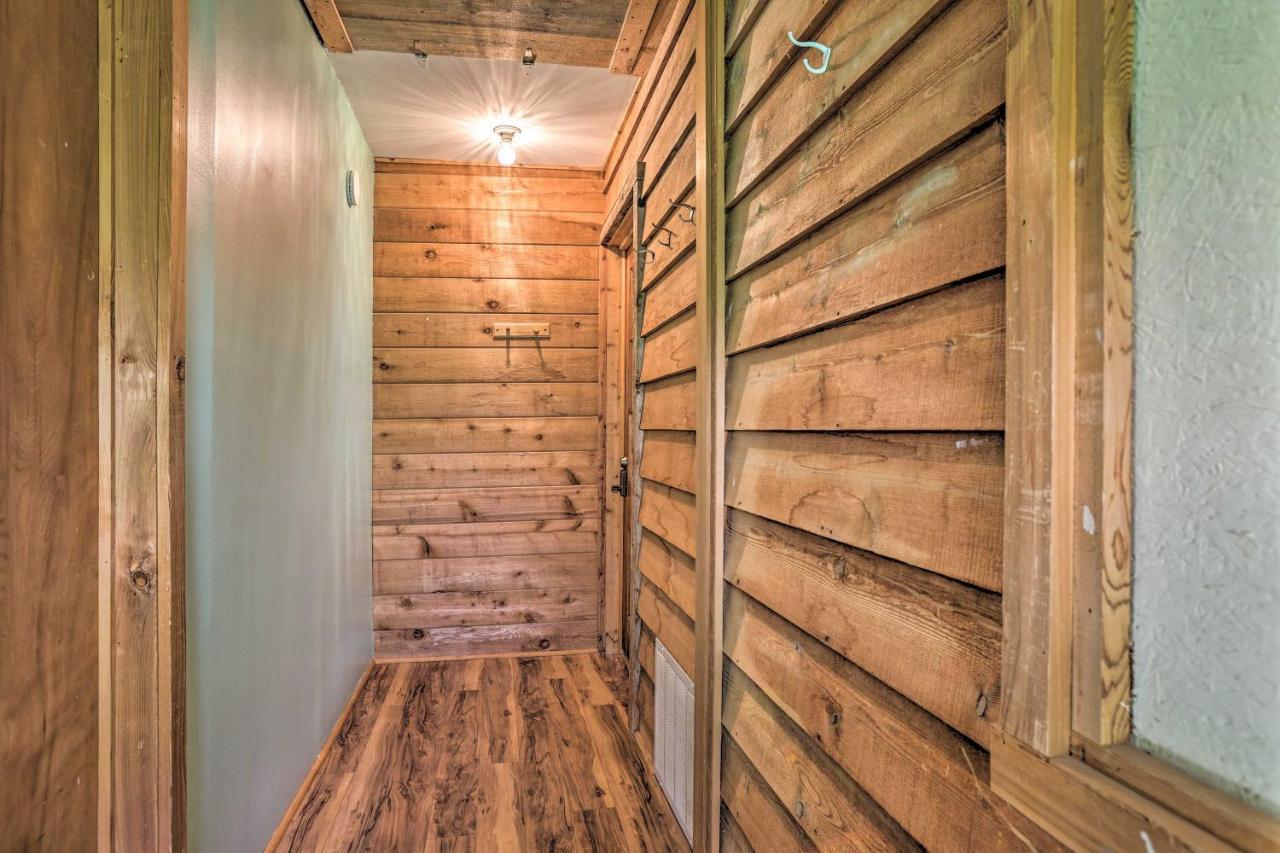 Quaint Studio With Shared Beach Walk To Suttons Bay Екстериор снимка