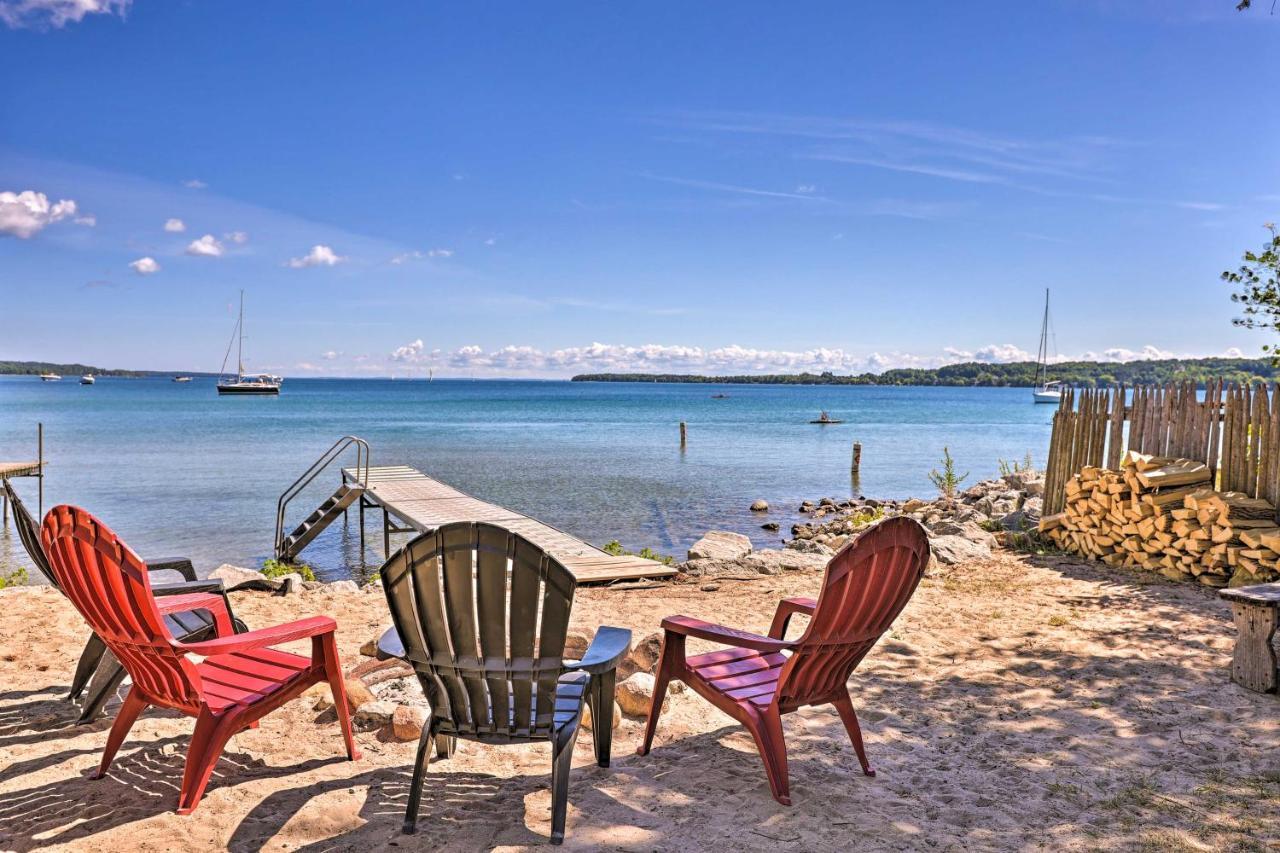 Quaint Studio With Shared Beach Walk To Suttons Bay Екстериор снимка