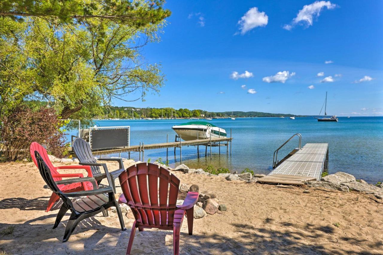 Quaint Studio With Shared Beach Walk To Suttons Bay Екстериор снимка
