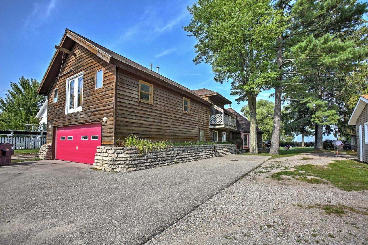Quaint Studio With Shared Beach Walk To Suttons Bay Екстериор снимка